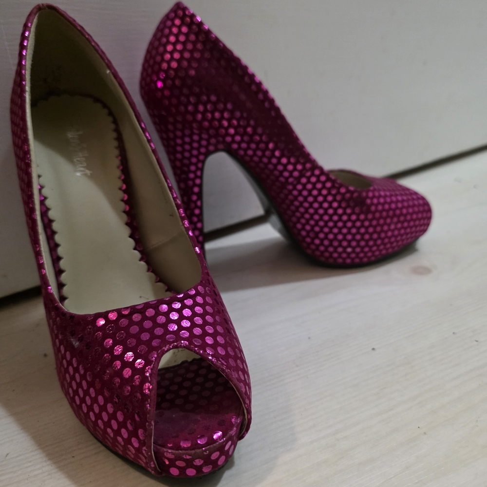 Glamorous Fuchsia Peep-Toe Heels